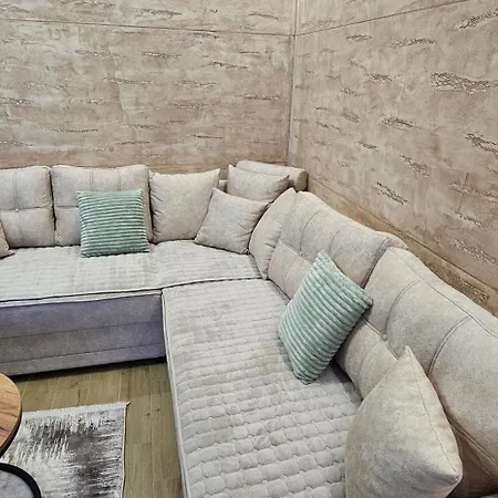 Hill Isidorovic Ll Apartamento *